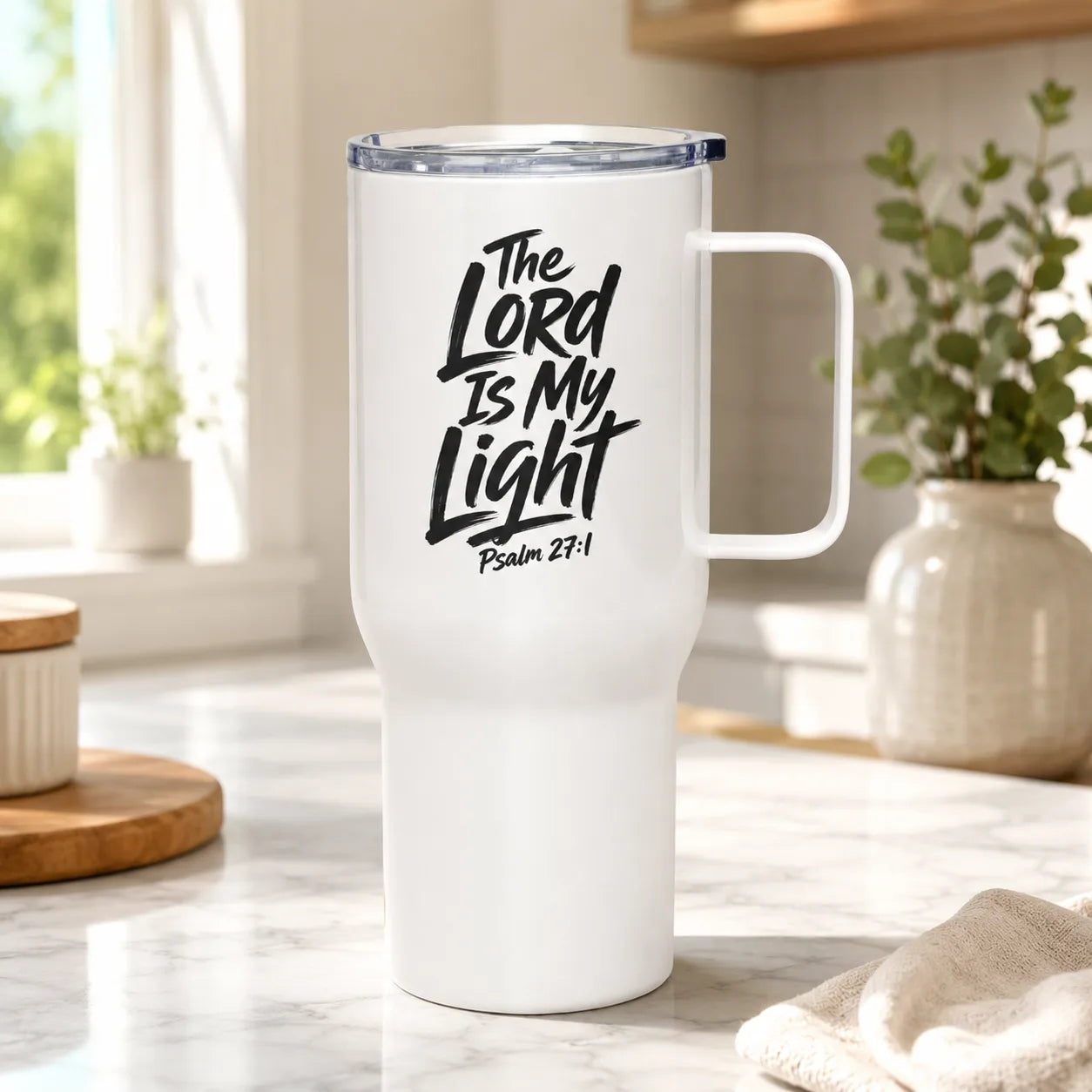 Travel mug with a handle