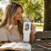 Travel mug with a handle